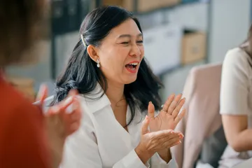 Cara merayakan Hari Kartini yang inspiratif di kantor.