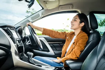Perempuan mandiri berkendara saat mudik Lebaran.