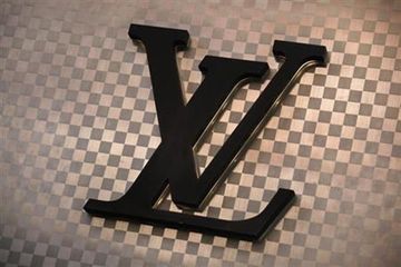 Louis Vuitton Dikecam karena Jual Syal Mirip Keffiyeh