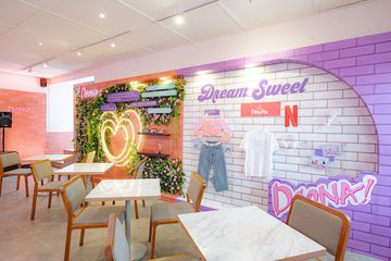 Intip Isi Pop-Up Cafe Doona! di Blok M yang Berisi Outfit Suzy di ...