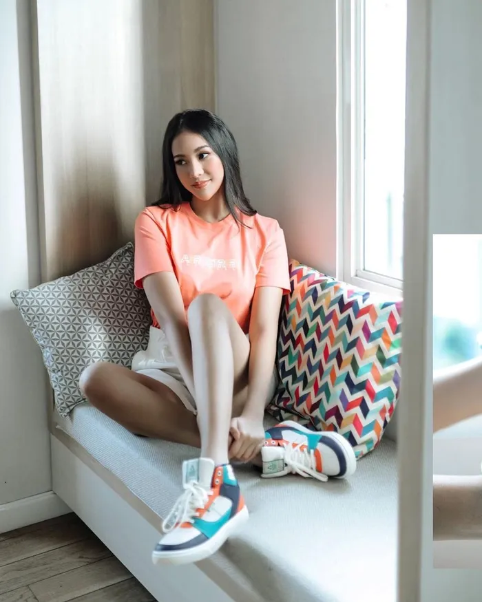 Tampil simpel dengan t-shirt