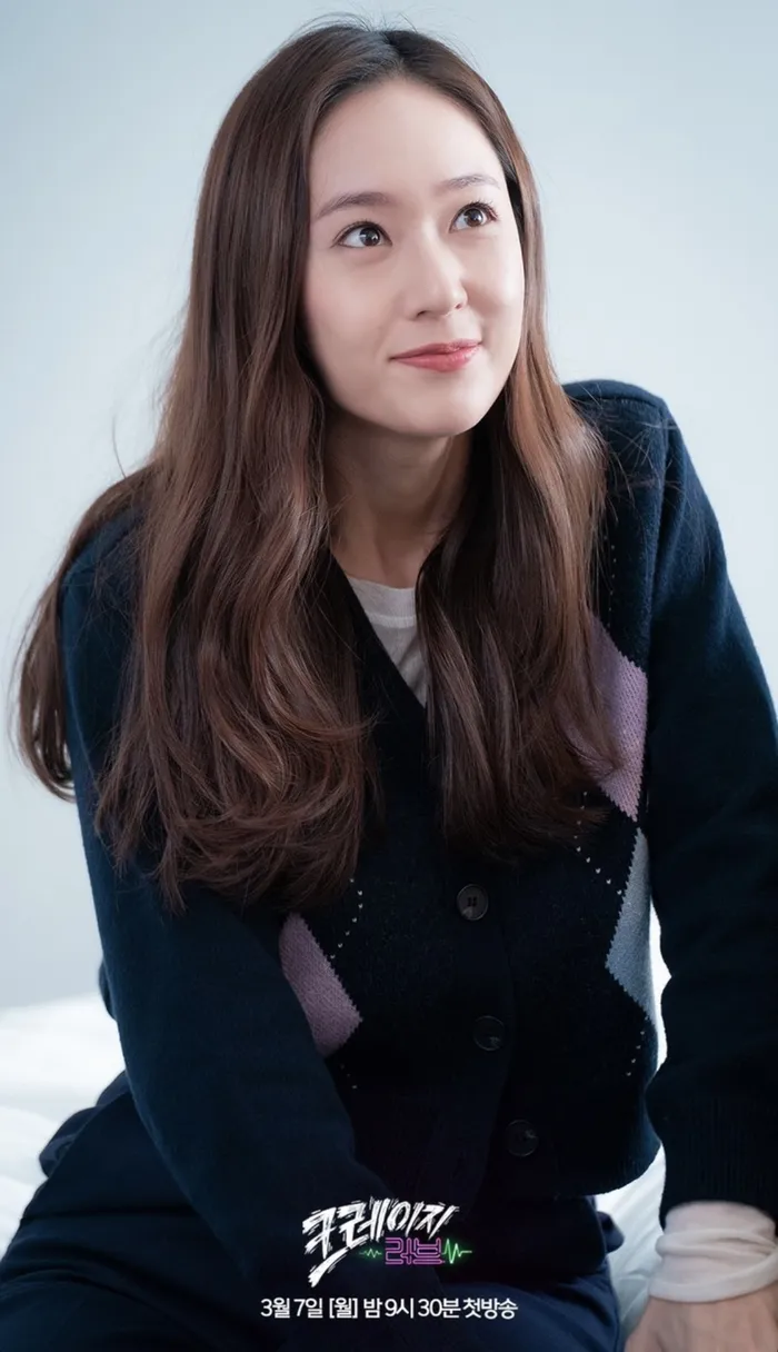 Baru Tayang, Intip 5 Gaya Modis Krystal Jung di Drama Korea Crazy Love -  Halaman 2 - Parapuan