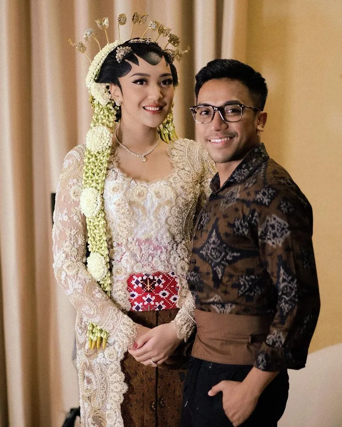 Putri Tanjung tampil natural, hasil makeup dari Bubah Alfian.