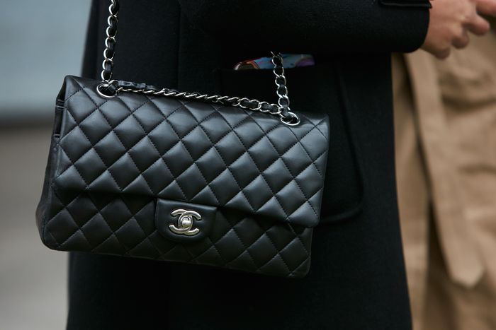 Ini Harga Tas Louis Vuitton yang Dipakai BTS, Ada yang 200 Juta Rupiah 