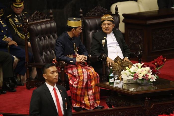 Deretan Pakaian Adat Yang Dipakai Jokowi Saat Hadiri Sidang MPR - Parapuan