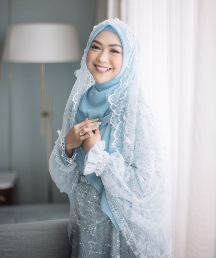 Kebaya baby blue on sale hijab