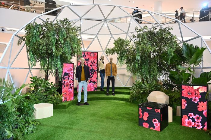 Instalasi UNIQLO - The Joy of Landscape.