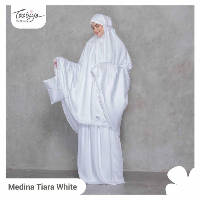 Tazbiya Mukena Renada Medina Tiara White.