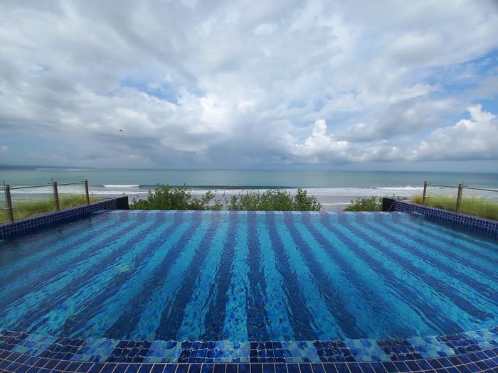 Pantai Kuta hotels with infinity pool