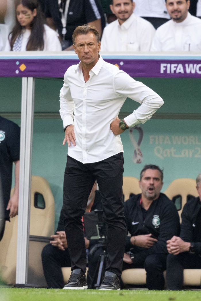 Fakta Menarik Outfit Pelatih Arab Saudi di Piala Dunia 2022