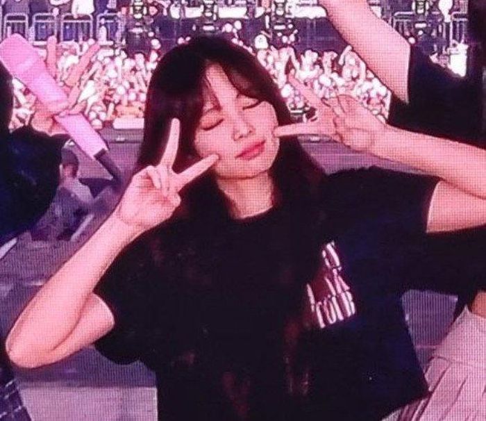 Gaya rambut poni Jennie BLACKPINK di konser Born Pink di Berlin, Jerman.