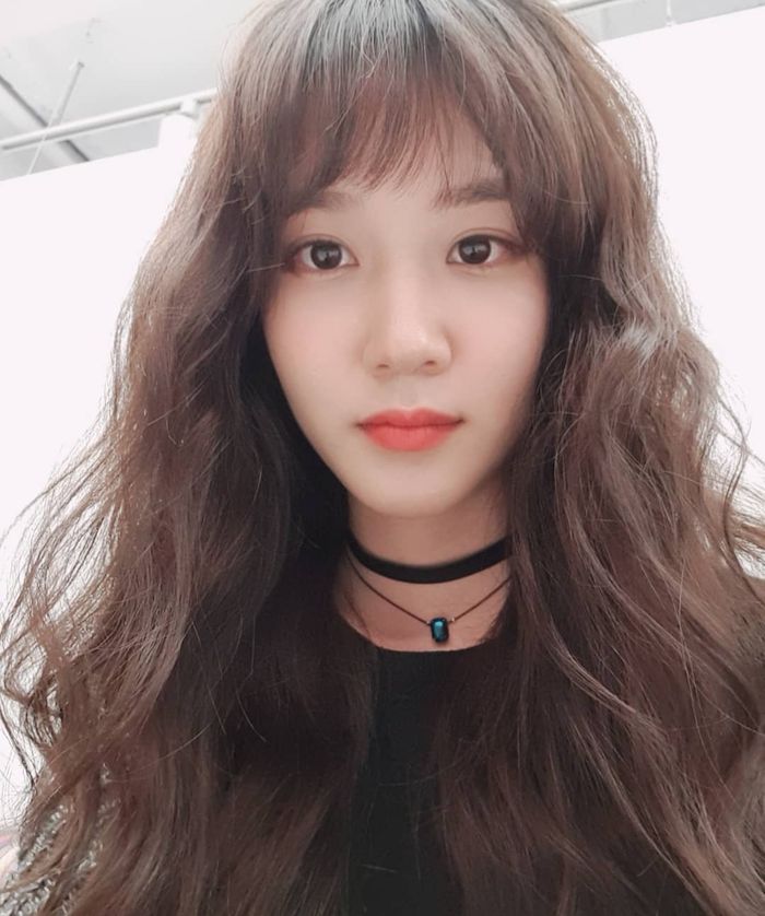 Gaya Park Eun Bin dengan choker