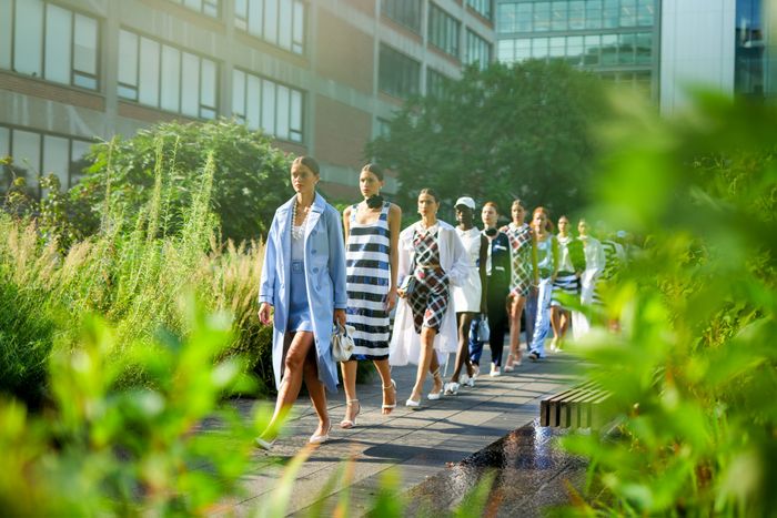 Presentasi koleksi Kate Spade New York Spring 2024 di New York Fashion Week.