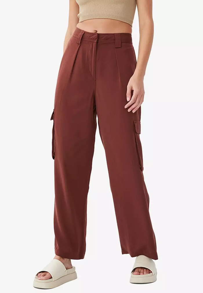 5 Rekomendasi Cargo Pants, Fashion Item yang Viral di TikTok Semua