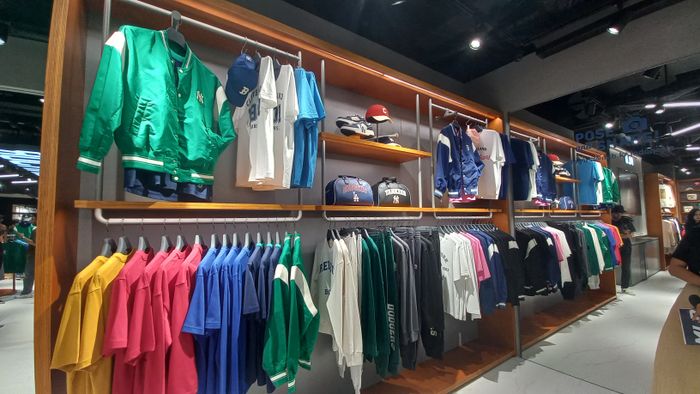 Ingin Tampil Sporty ala Kpop? Ini Rekomendasi Gerai Streetwear Premium ...