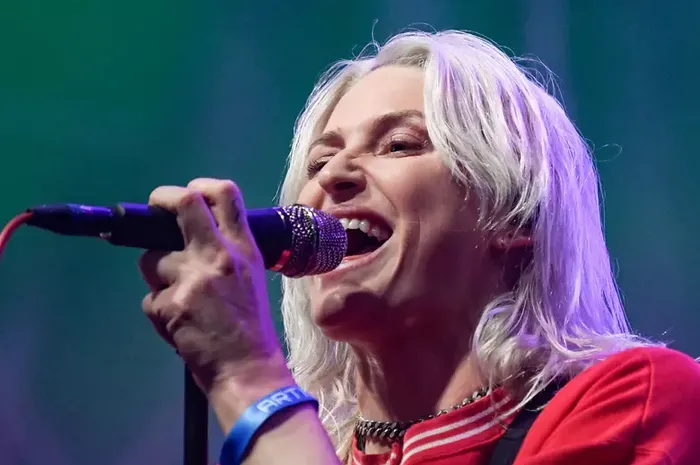 Emily Armstrong musisi sukses di panggung