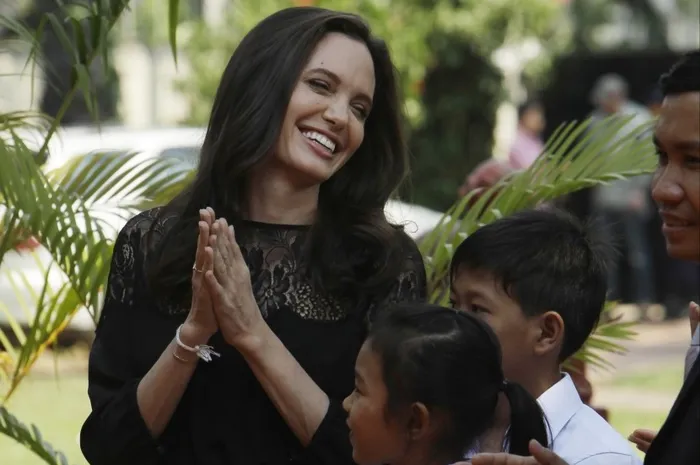 Sudah sejak usia 11 tahun Angelina Jolie merawat wajahnya. 