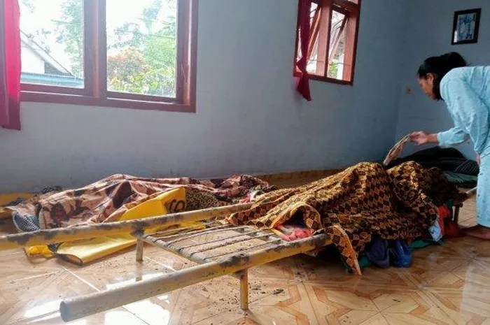 Jenazah Rumini dan Salamah. 