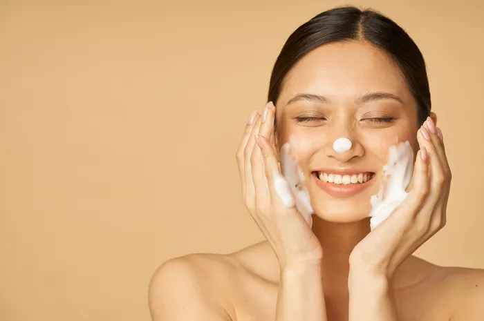Acne cleanser yang jadi Skincare viral di TikTok.