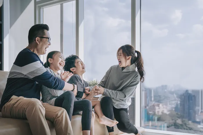 ilustrasi dampak perbedaan pola asuh orang tua terhadap anak