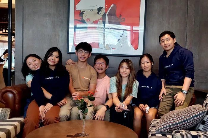 Tim Gekko Indonesia, (kiri ke kanan): Katie Sondakh, Chloe Lembong, Darron Lembong, Matthew Sennelius, Amara Rachmat, Anna Sennelius, Kyle Zachary Lee.