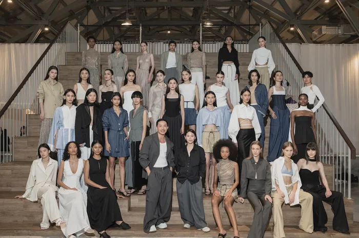  Koleksi Rendezvous, hasil kolaborasi Hian Tjen dan Josephine Anni.