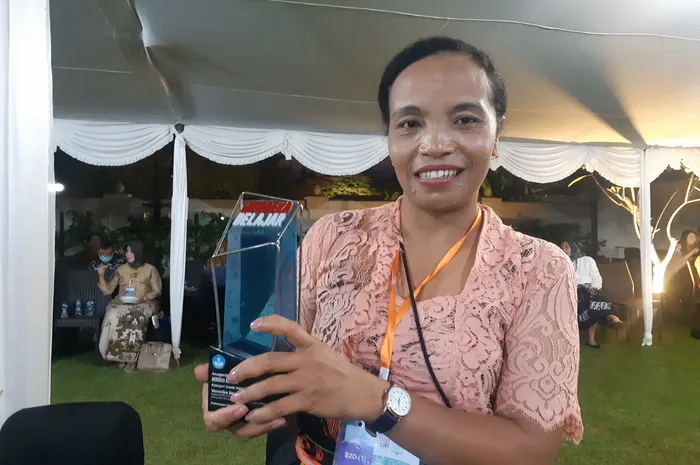 Sosok Veronika Bengek, Srikandi untuk Negeri di Hari Guru Nasional 2023 ...