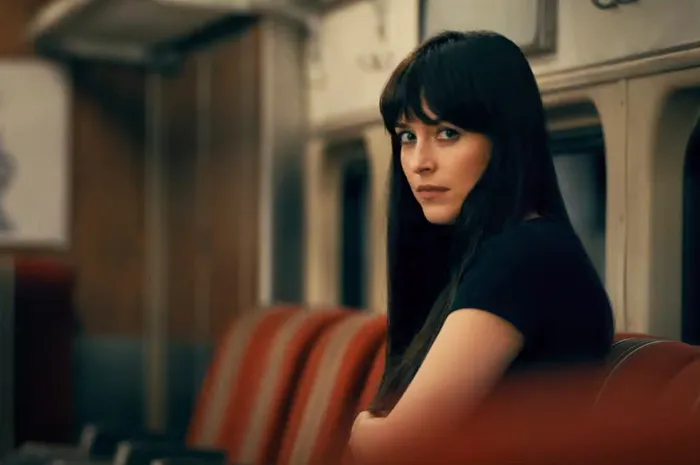 Dakota Johnson di film Madame Web yang viral di TikTok