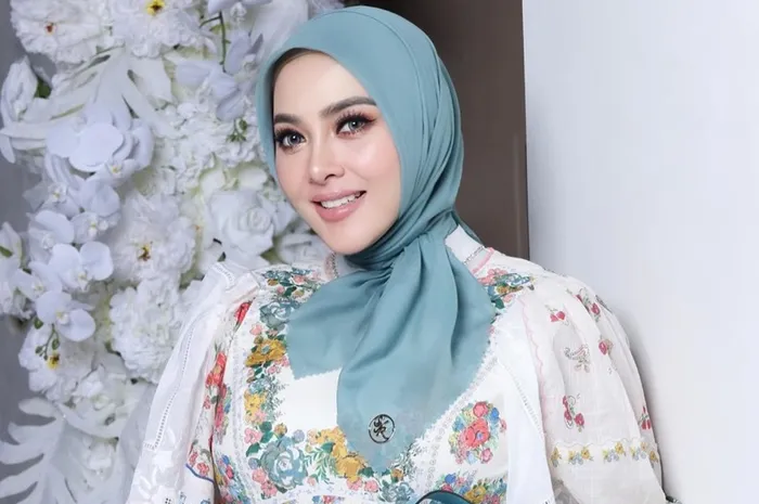 Manfaat melahirkan di usia 40 tahun ke atas seperti Syahrini.