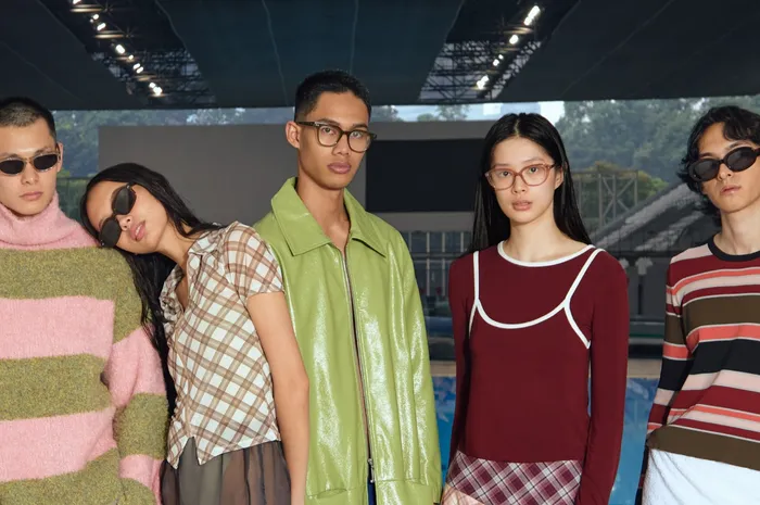 Rekomendasi kacamata yang cocok dipakai saat musim panas dari Project Soul.