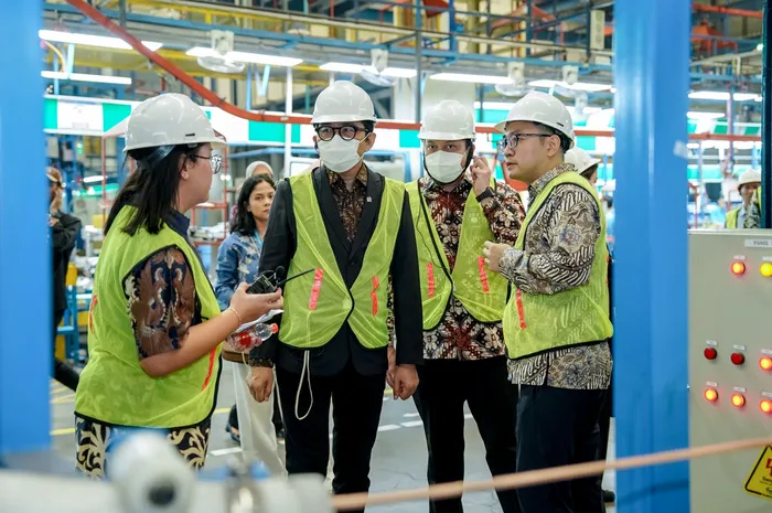 Peresmian pabrik Midea Electronics Indonesia di Cikarang.