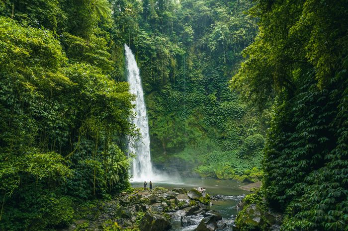 5 Rekomendasi Tempat Wisata Yang Cocok Dikunjungi Saat Cuaca Panas Parapuan