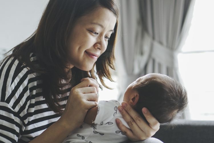 Meski Tak Diminta, Ini 6 Hal yang Bisa Dilakukan Ibu Baru saat Diberi Saran Orang Lain