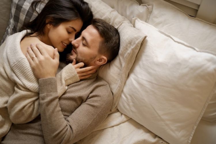 Hormon dan 2 Penyebab Hubungan Suami Istri Alami High Sex Drive