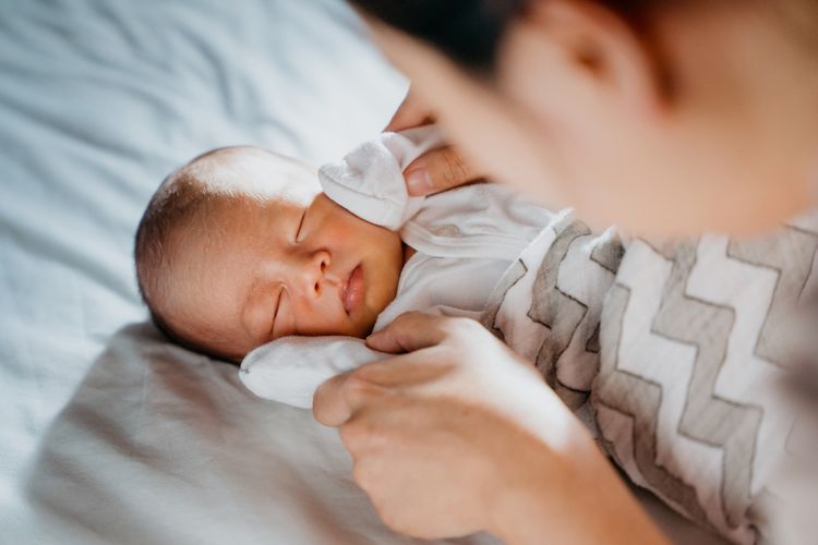 5 Cara Mengatasi Waktu Tidur Siang Bayi yang Singkat, Bisa Pakai White Noise