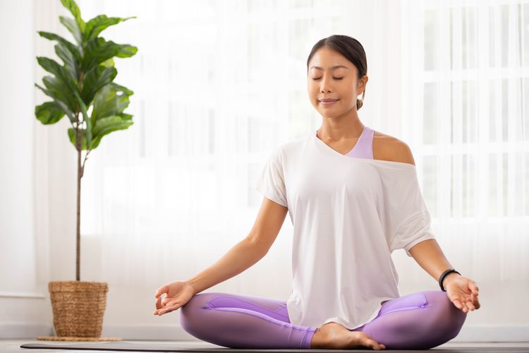 3 Rekomendasi Pose Yoga untuk Menenangkan Pikiran dan Kurangi Stres