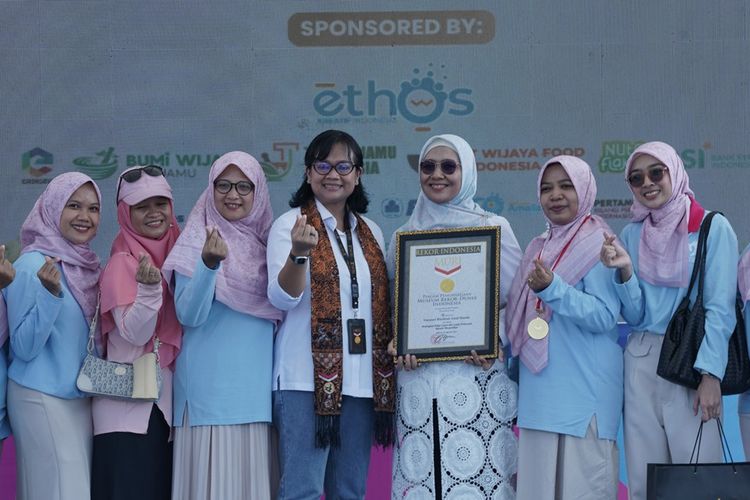 Kegiatan Bagi-Bagi Sayur dan Lauk Gratis Pada Ribuan Orang Ini Pecahkan Rekor MURI