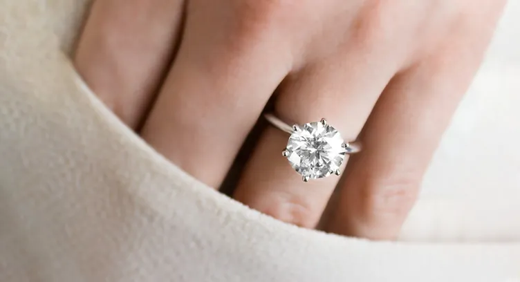 Ini Perbedaan Harga Moissanite dan Berlian Mana yang Lebih Murah Parapuan
