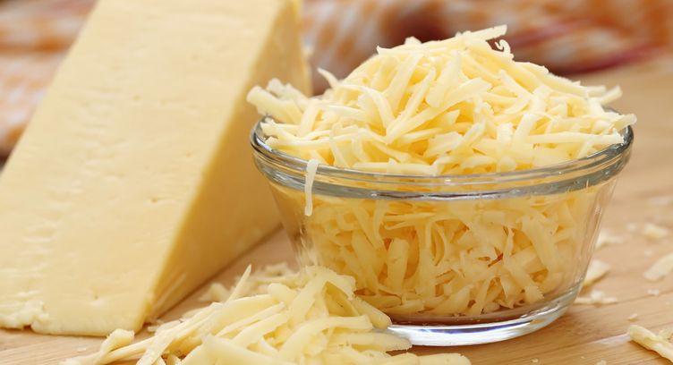 Kenali 4 Bentuk Potongan Keju Cheddar agar Lebih Mudah Diolah - Parapuan