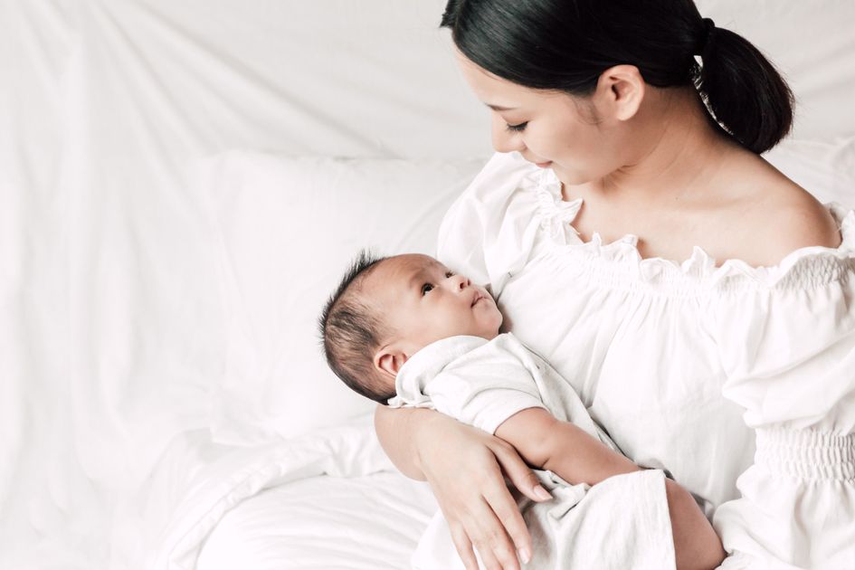 Ibu dan Bayi Nyaman, Simak 6 Tips Menyusui di Tempat Umum Berikut