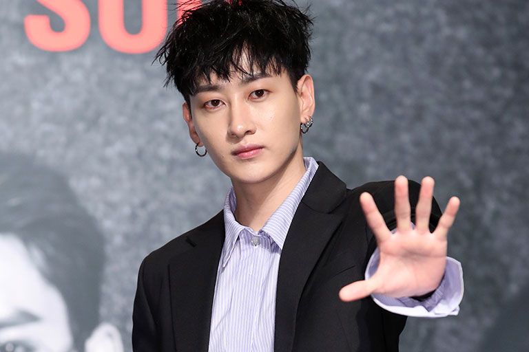 Kabar duka datang dari personel Super Junior.
Sabtu, (6/8/2022) ayah Eunhyuk meninggal dunia sehingga sang artis harus absen dari konser di Manila.