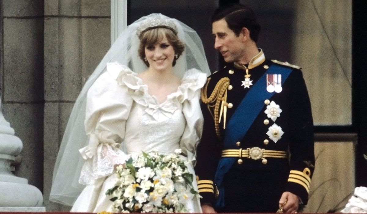 Setelah 25 tahu, gaun pengantin milik Putri Diana akan kembali dipamerkan di Istana Kensington. Simak selengkapnya!