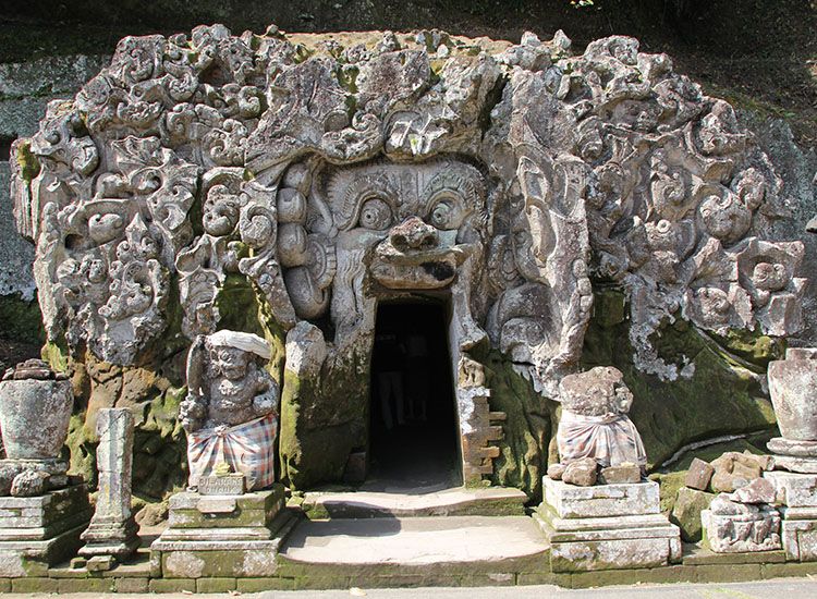Bali tidak hanya dikenal dengan wisata ke pantai saja, coba rekomenasi kegiatan seru saat berlibur di Bali.