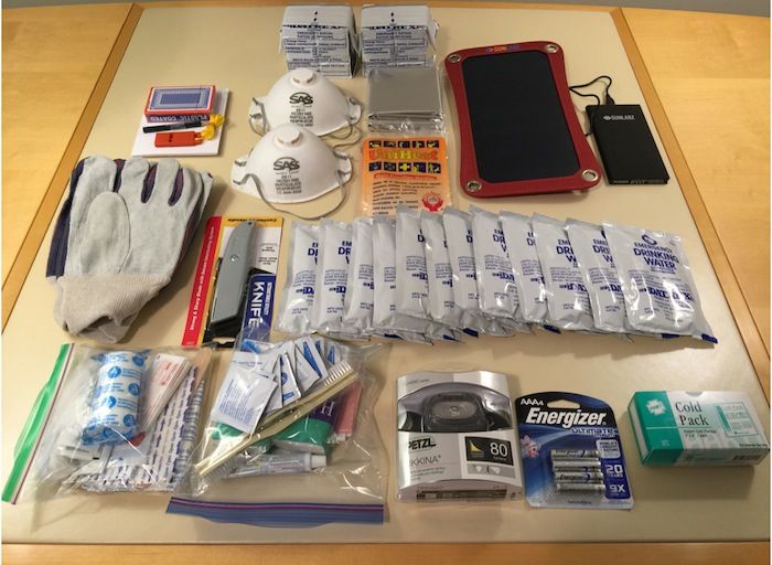 Ada sejumlah perlengkapan pribadi yang wajib kamu miliki untuk berjaga-jaga di situasi bencana. Ini emergency kit-nya!