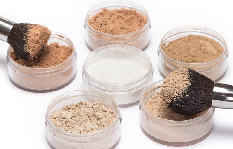 Memiliki jenis kulit berminyak tentu menjadi tantangan tersendiri saat make up. Berikut rekomendasi bedak tabur untuk kulit berminyak. 