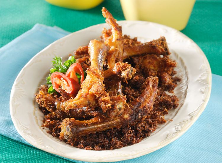 Berikut empat tips memasak cepat ceker goreng yang cocok untuk camilan. Tiriskan ceker yang sudah direbus sampai airnya hilang!