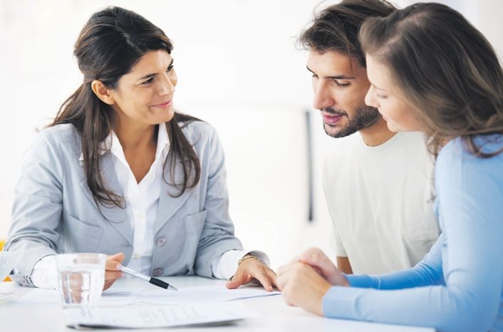 Kawan Puan apakah kamu berminat untuk investasi saham? Kalau iya jangan asal investasi ya. Perhatikanlah beberapa cara ini agar tak tersesat.