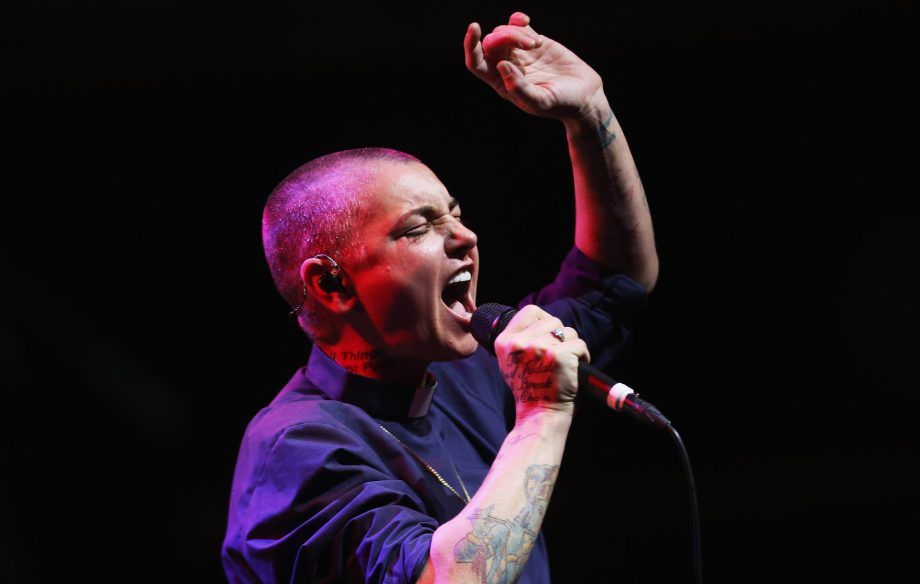 Penyanyi perempuan beraliran pop rock asal Irlandia, Sinéad O'Connor, mengumumkan bahwa dirinya pensiun dari dunia musik karena merasa tua dan lelah.