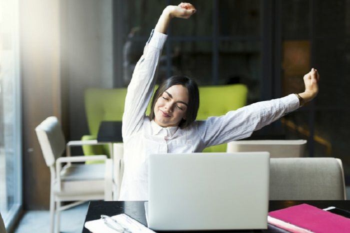 Kawan Puan, pernah enggak sih selama WFH kamu kehilangan fokus, pekerjaan rasanya tak kunjung kelar. Supaya lebih fokus yuk simak 3 tips dari ahli