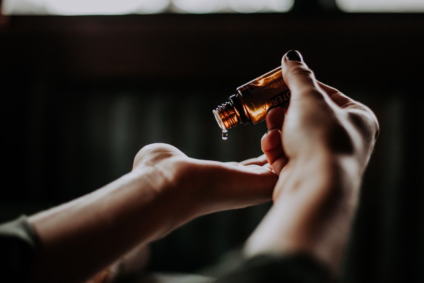 Kandungan retinol dalam skincare dapat mencegah penuaan dini dan mengatasai jerawat, dan memperbaiki tekstur kulit.  Apa jenis-jenis retinol?